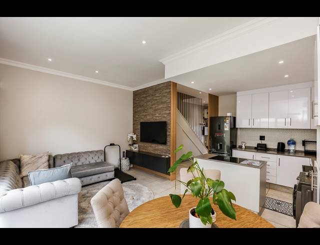 4 BEDROOM TOWNHOUSE FOR SALE IN MORNINGSIDE